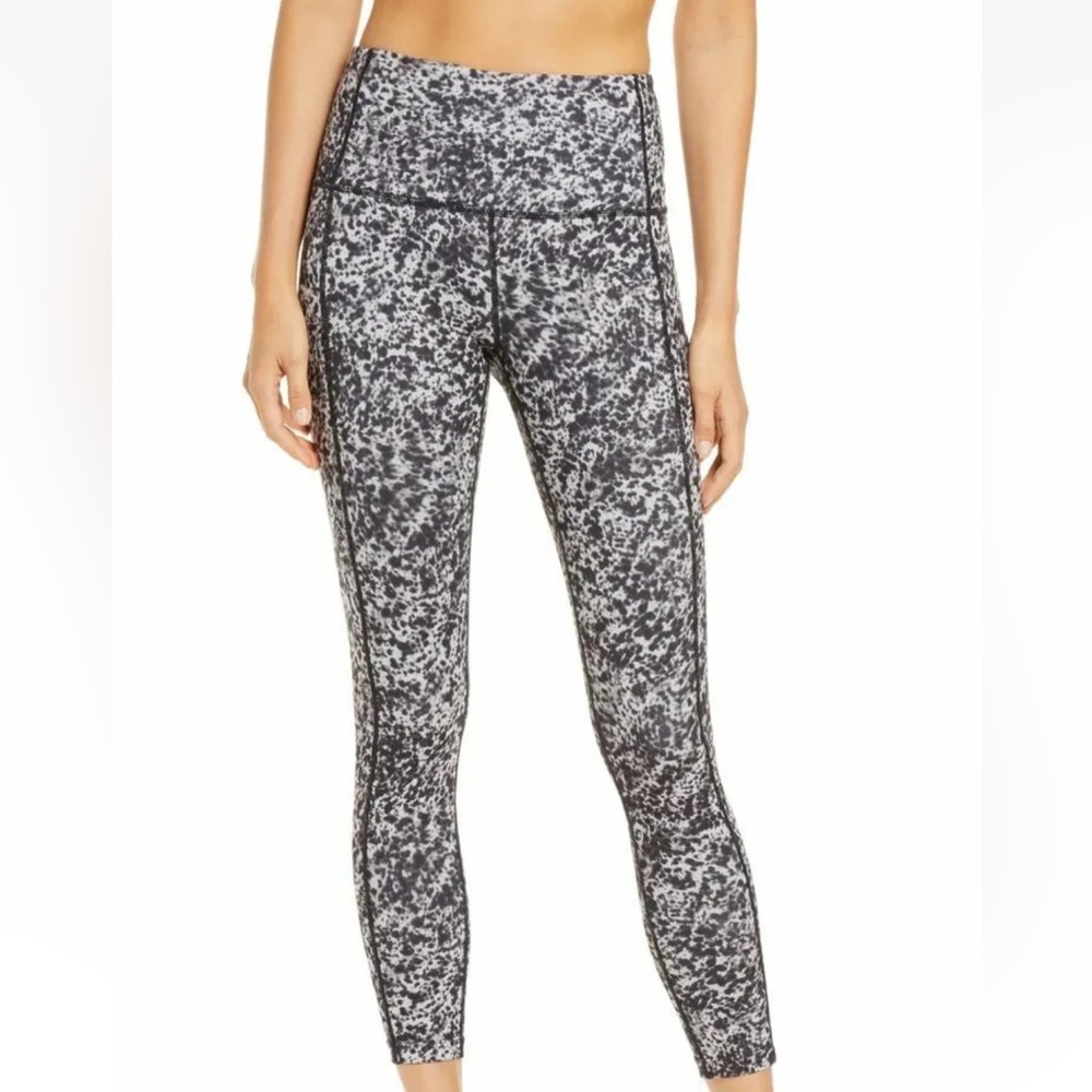 Zella Live In High Waist 7/8 Leggings Size M GREY TRUFFLE KUTARA PRINT